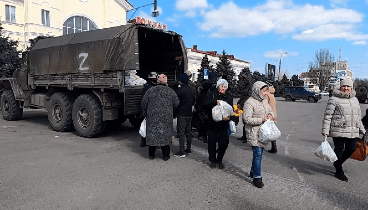 раздача продуктов в херсоне